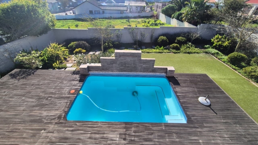 4 Bedroom Property for Sale in Myburgh Park Western Cape